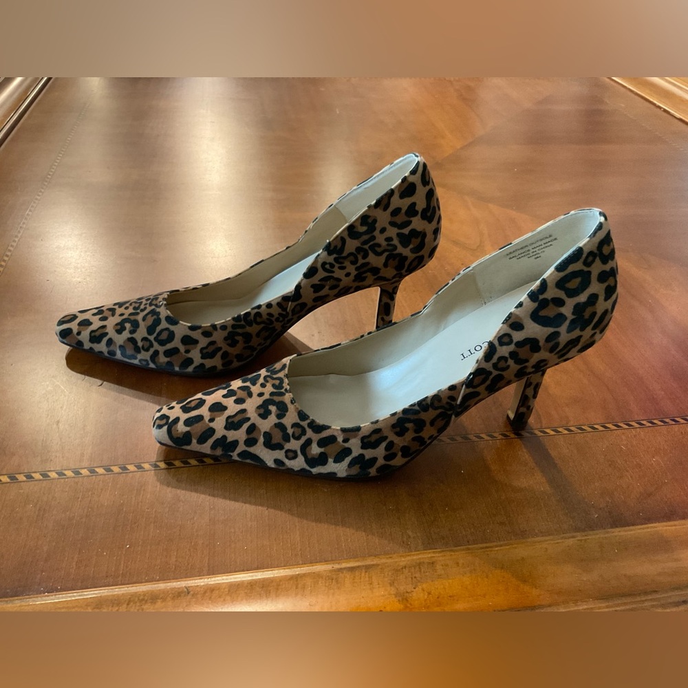 Leopard Print Pointed Toe Pumps - Brown leopard